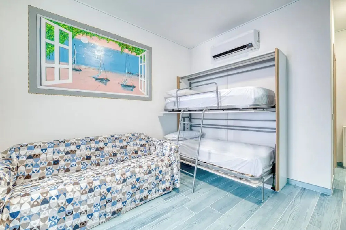 Merlo E - town center & private parking