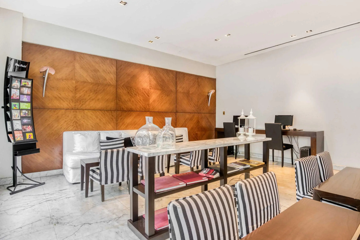 Broadway Hotel & Suites