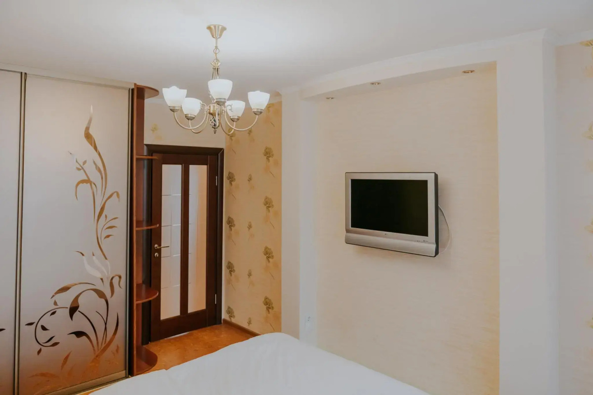 Золотой ключ на улице Авиаторов 42