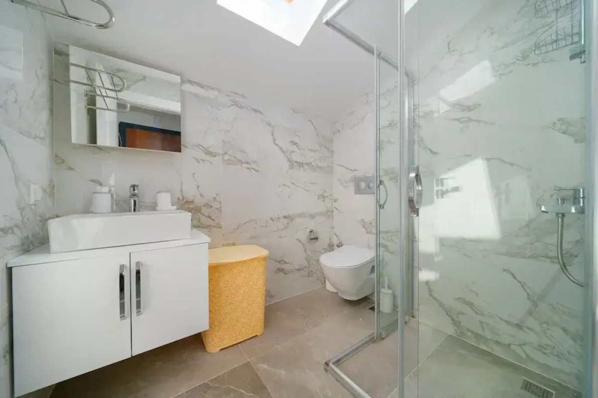 Golden Rose Suit Pension