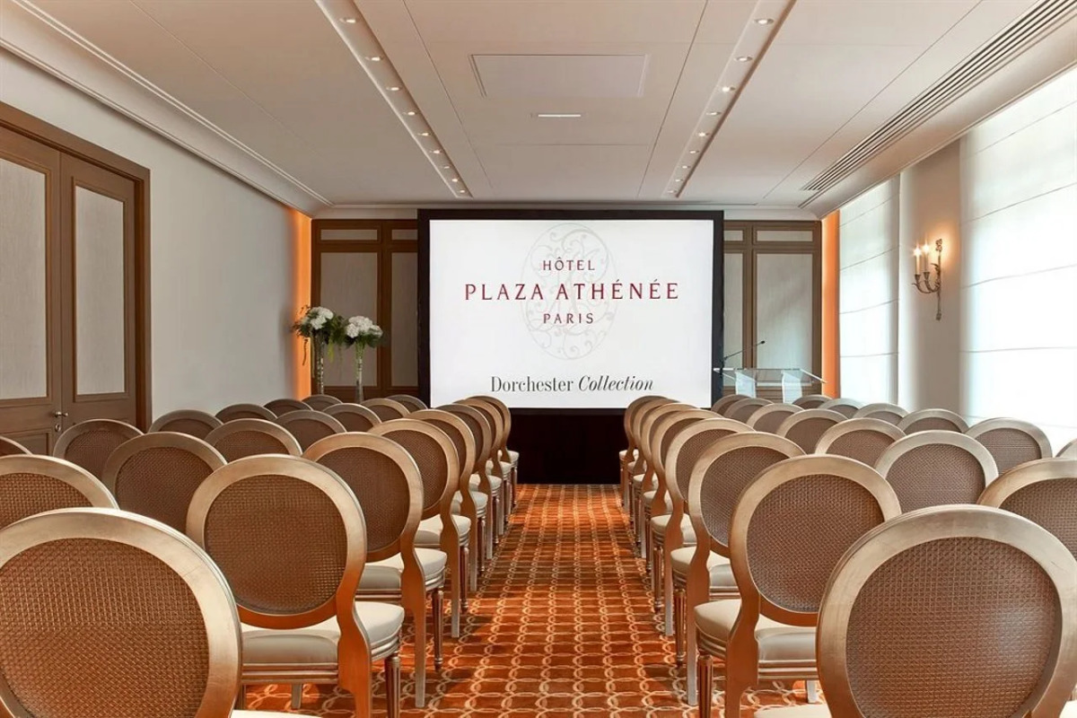 Отель Plaza Athenee