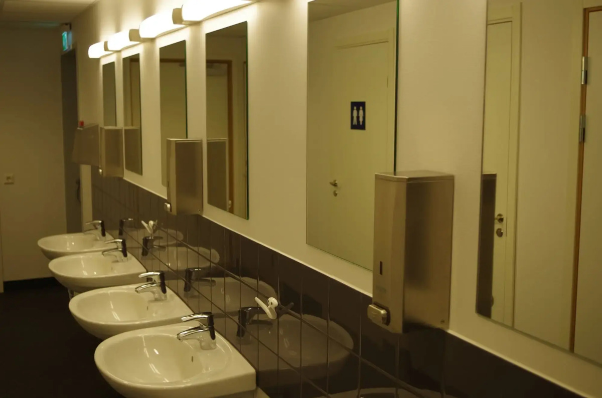 Spoton Hostel & Sportsbar