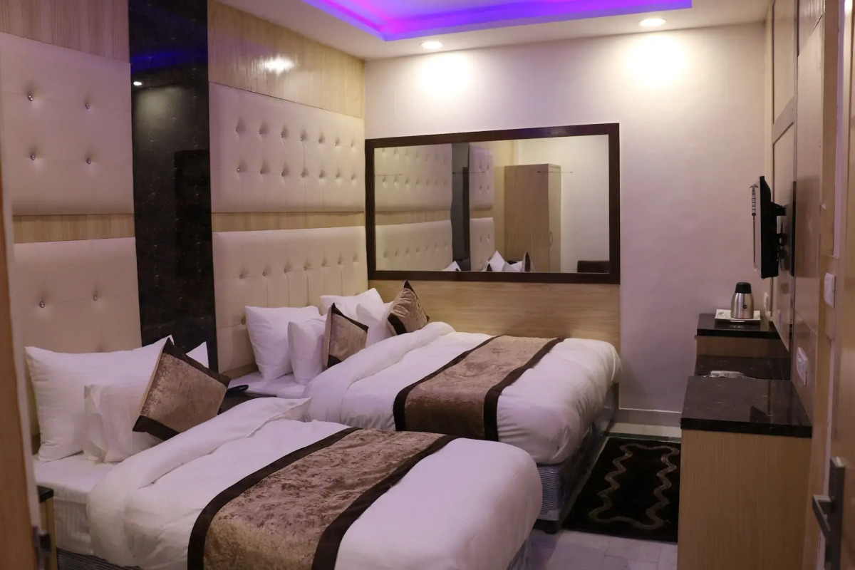 Check In Room Chuna Mandi