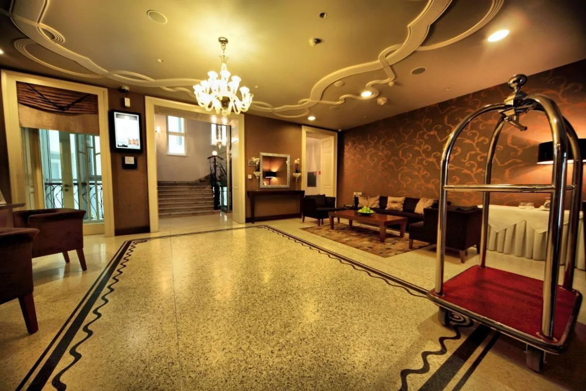 Roset Hotel & Residence