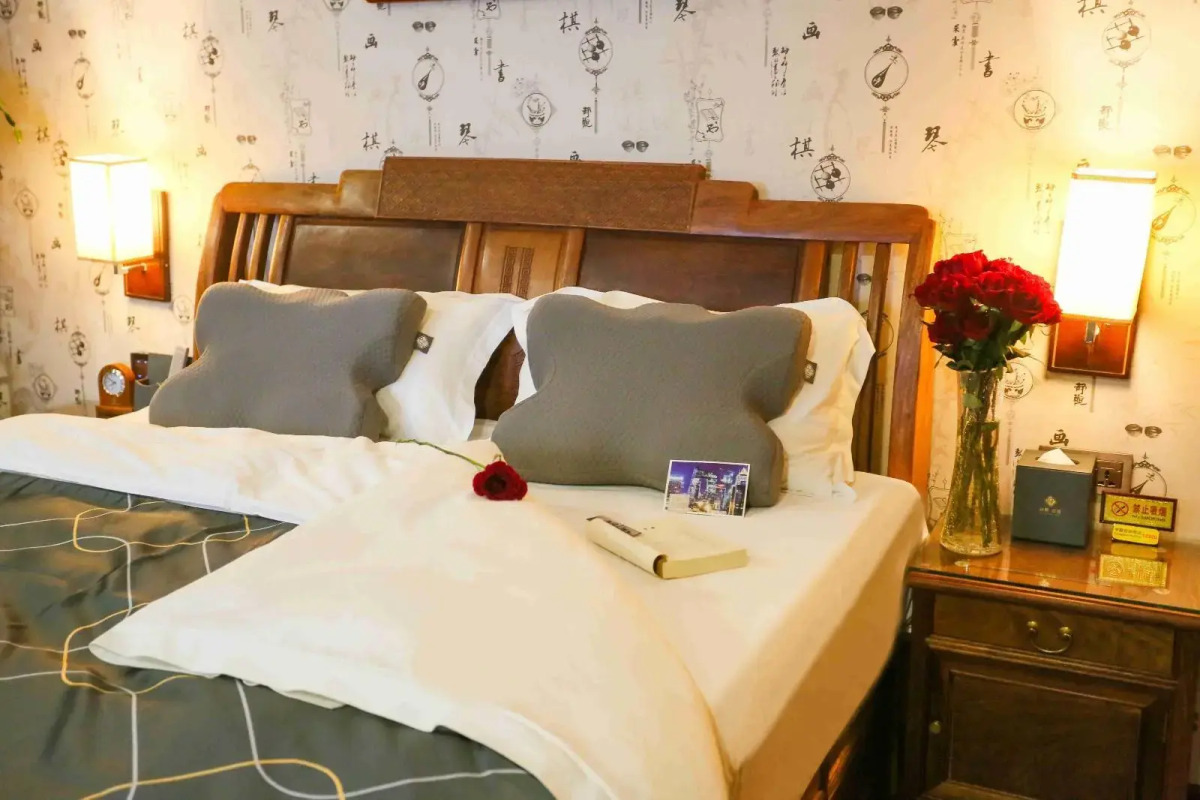 Chonpines Hotels·Caoqiao Metro Station