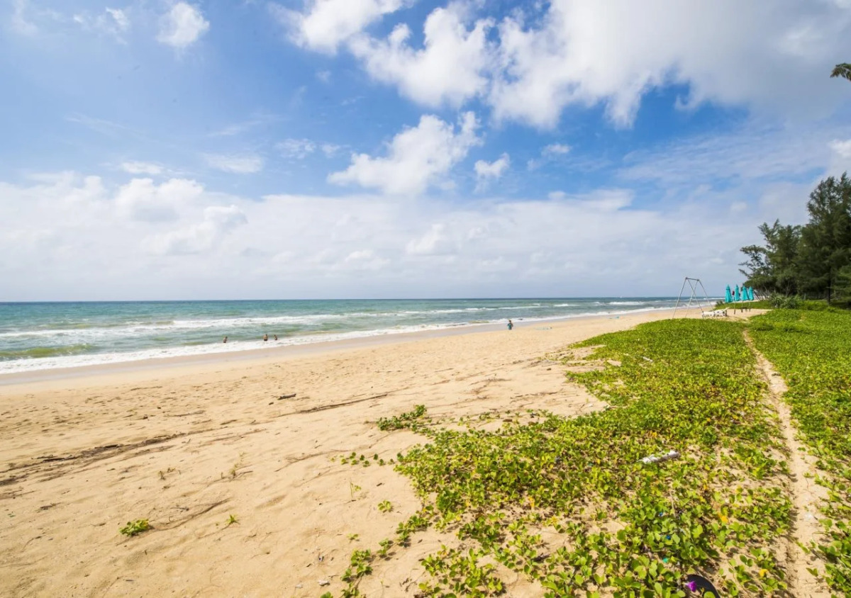 Le Coral Beach Resort and Cafe