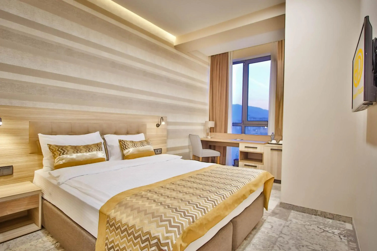 Амери Плаза