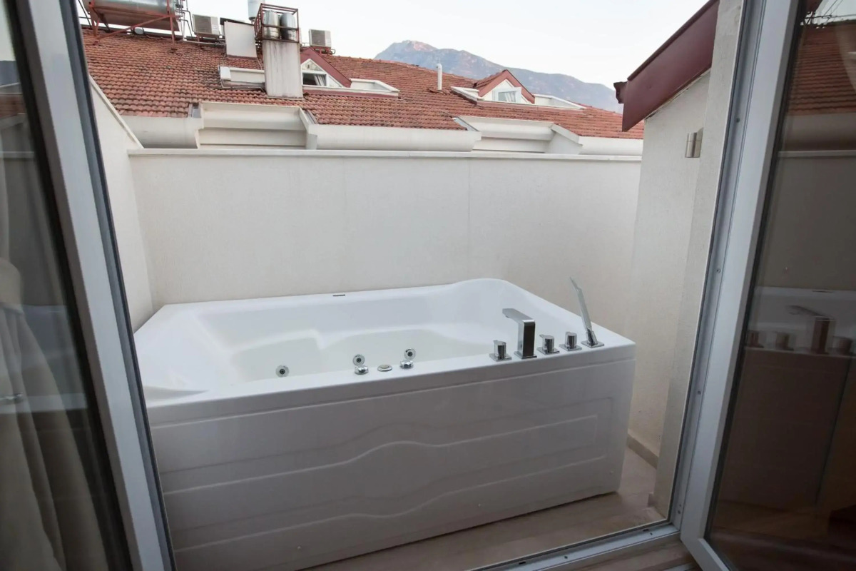 The PINEHILL Hotel & Suites