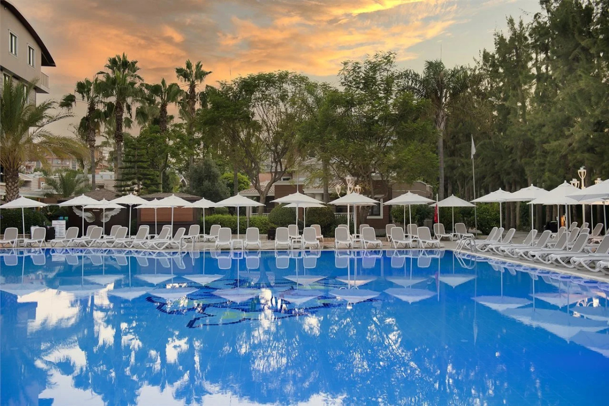 Quattro Beach Spa & Resort Hotel