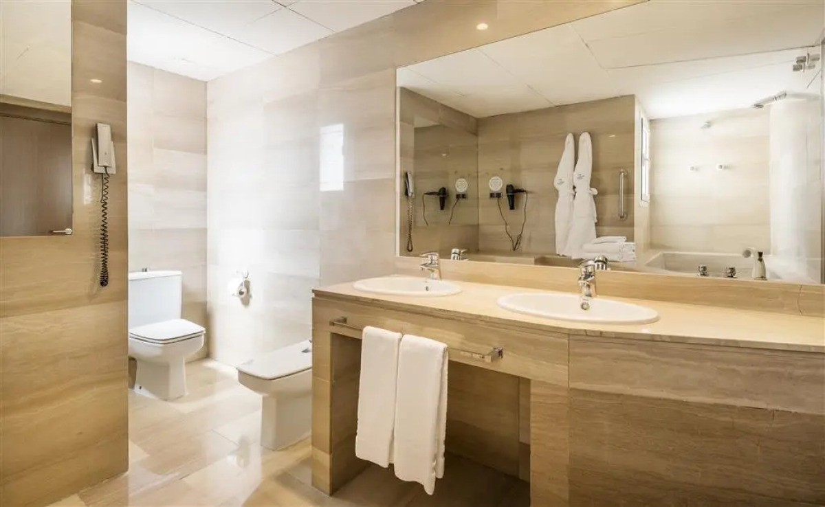 Hotel ILUNION Almirante