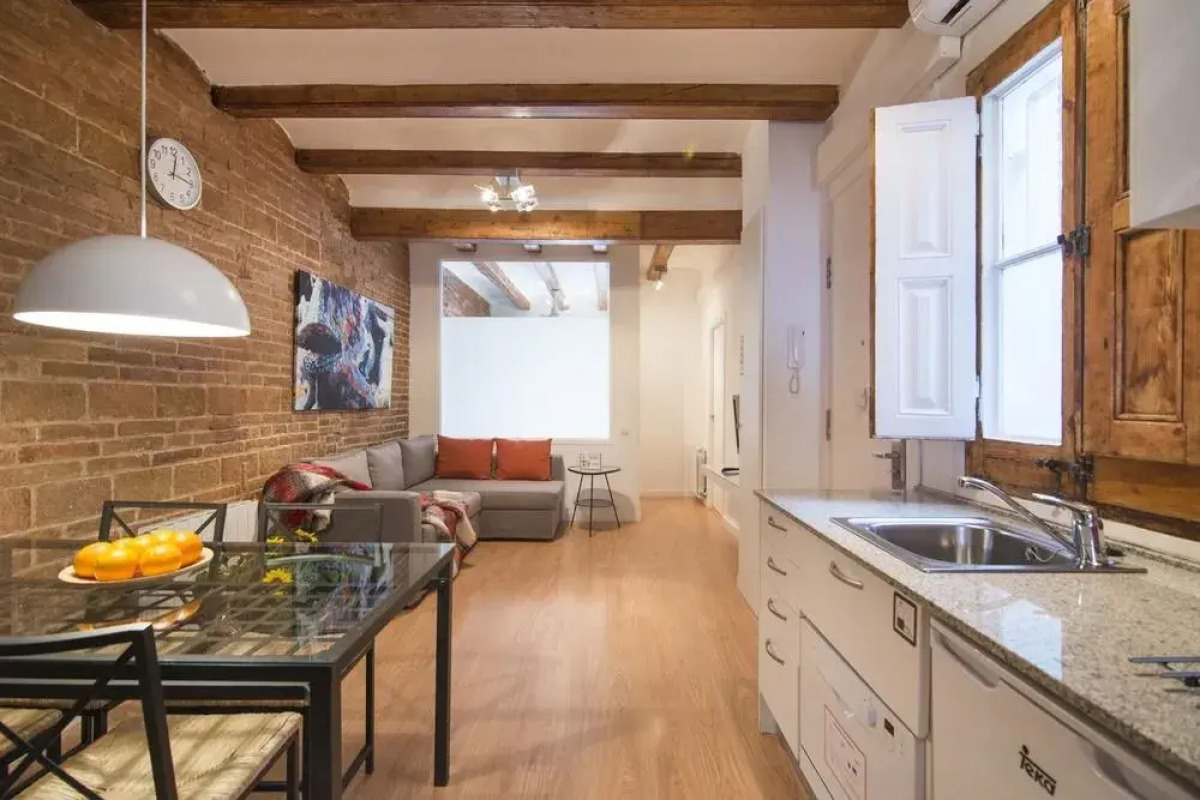 Happy People Ramblas Harbour