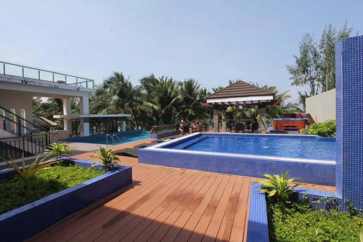 Crown Regency Courtyard Resort