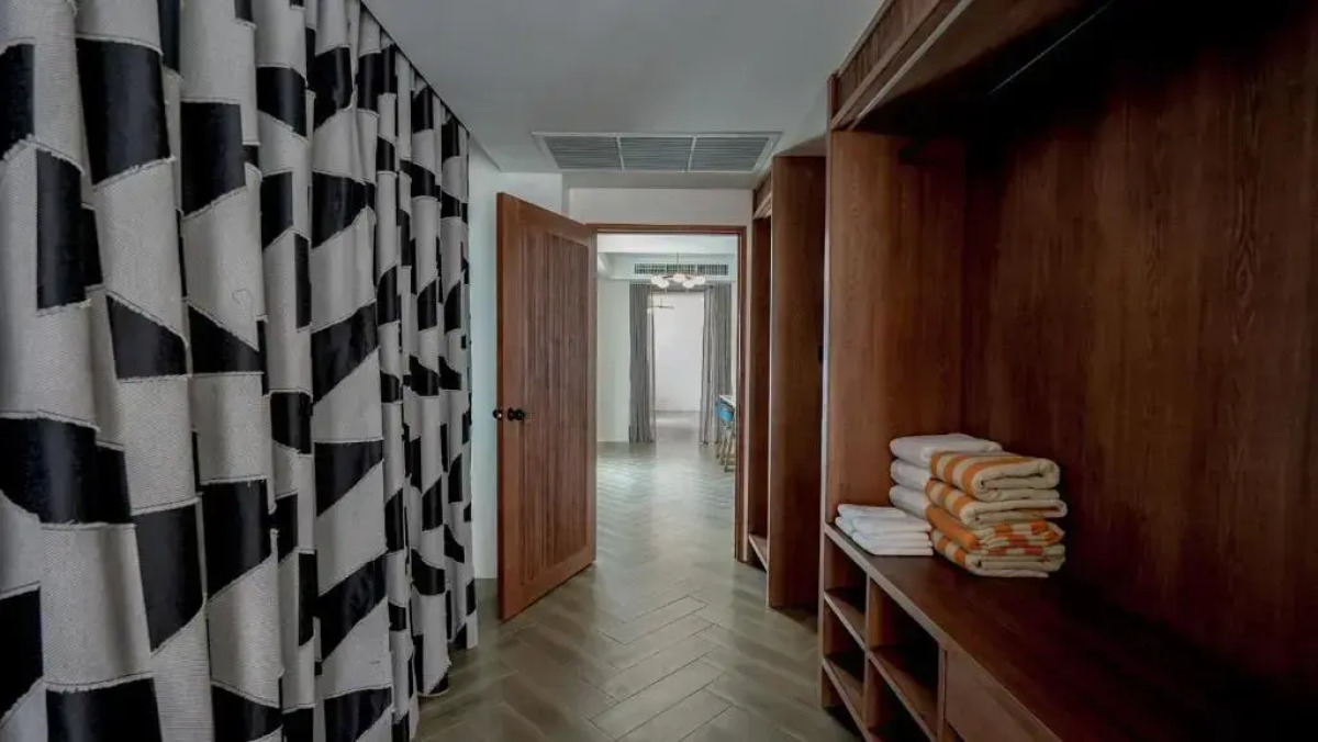 Sugar Marina POP, Kata Beach