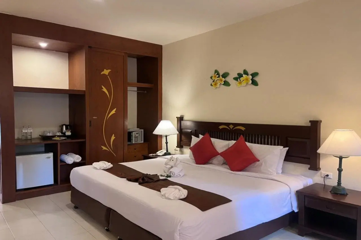 Phuket Leelavadee Hua Ting Resort