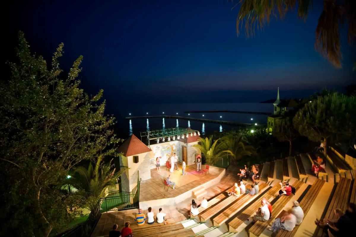 Fantasia Deluxe Hotel