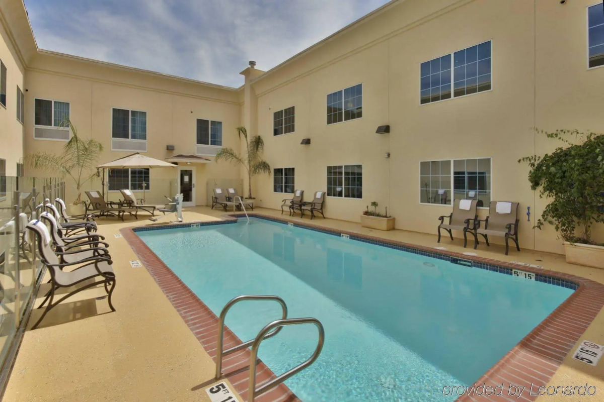 Holiday Inn Express & Suites Hollywood Walk Of Fame