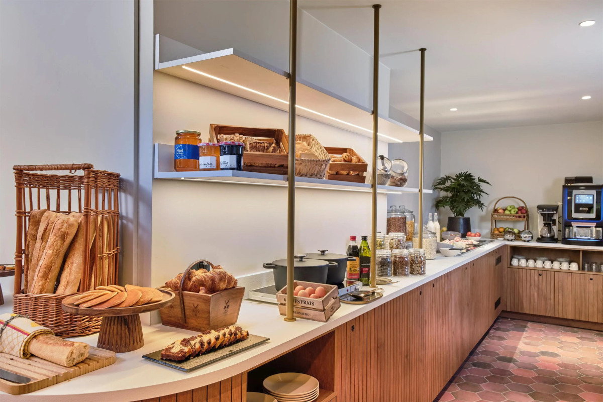 Posy Hotel by Happyculture