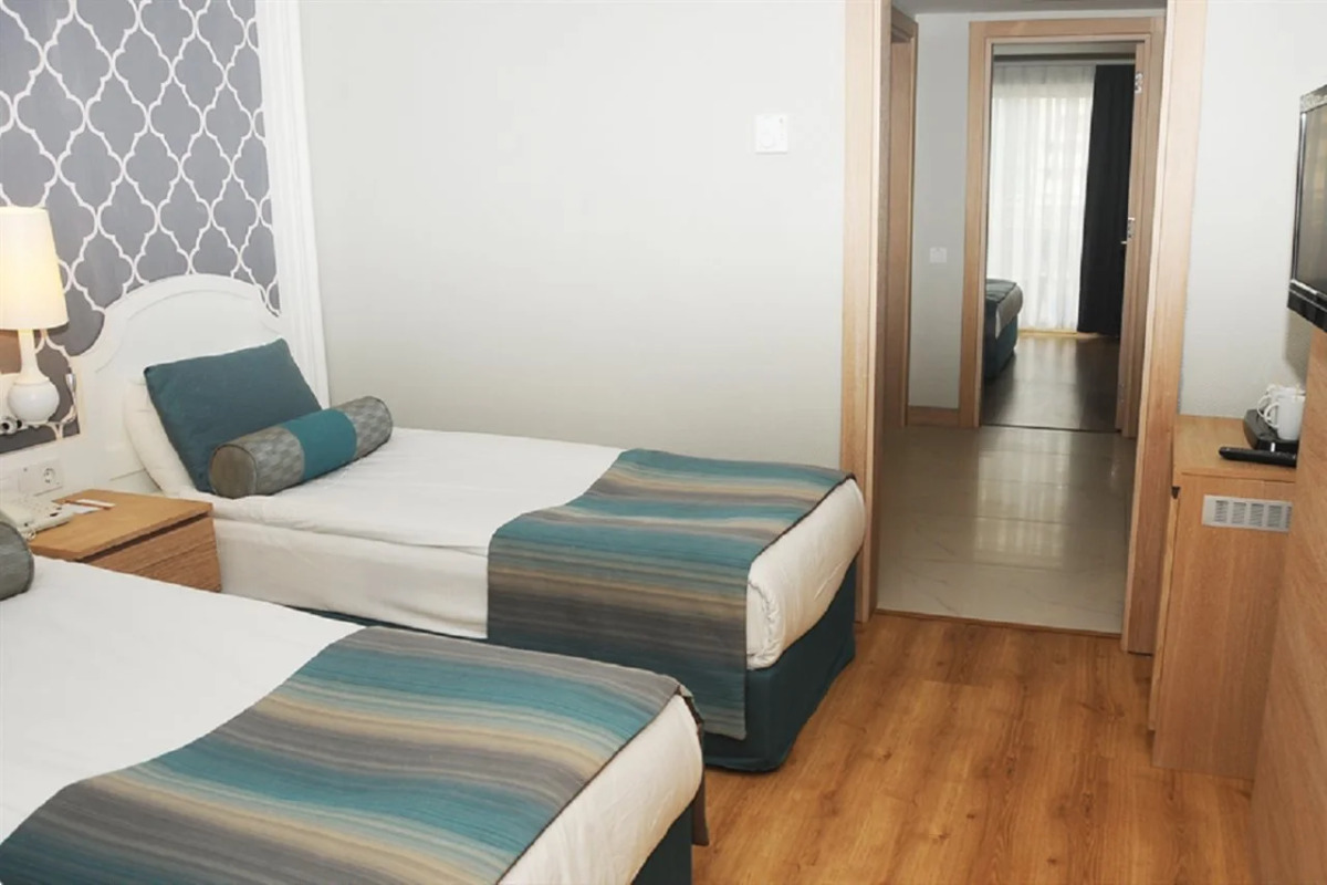 Sherwood Exclusive Lara