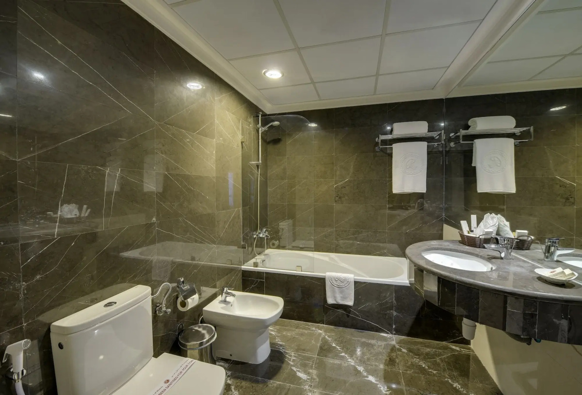 Monroe Hotel & Suites