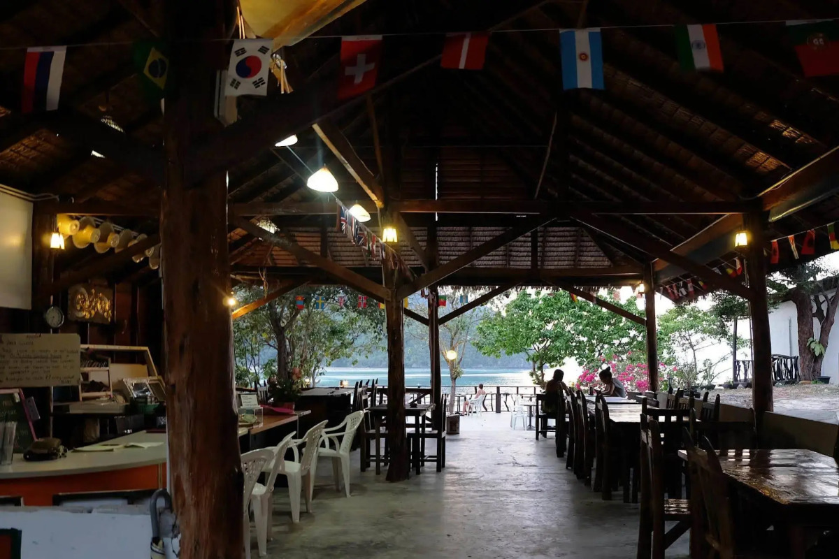 Phi Phi Cozy Seafront Resort