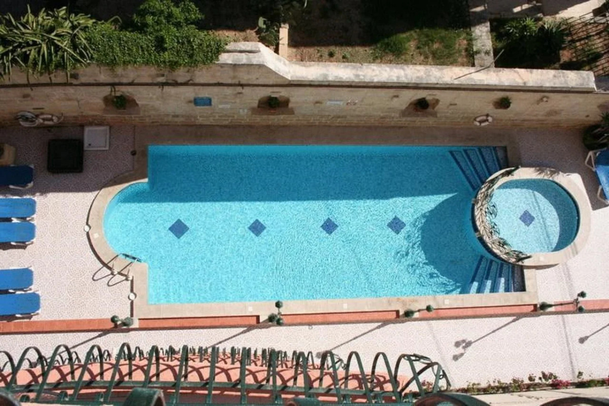 White Dolphin Complex Hotel