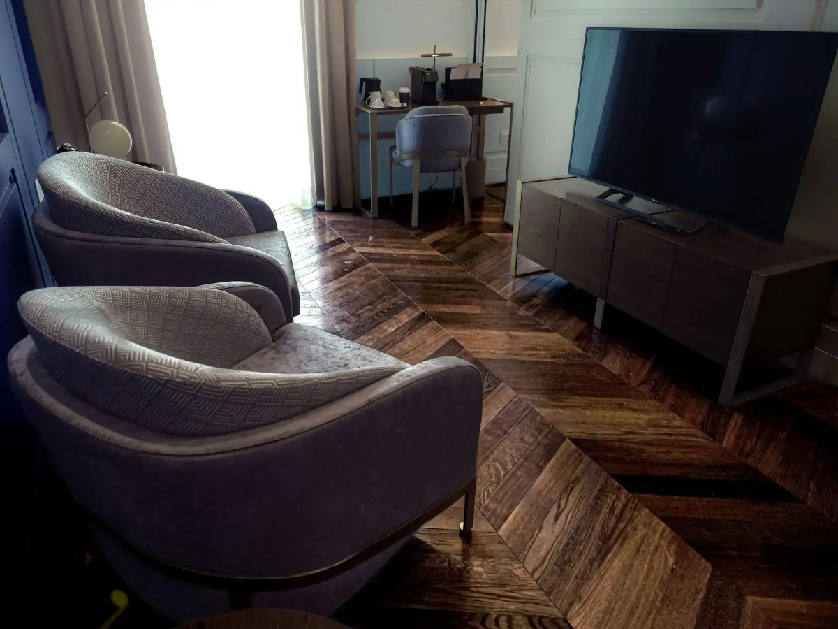 De Bonart Naples, Curio Collection by Hilton