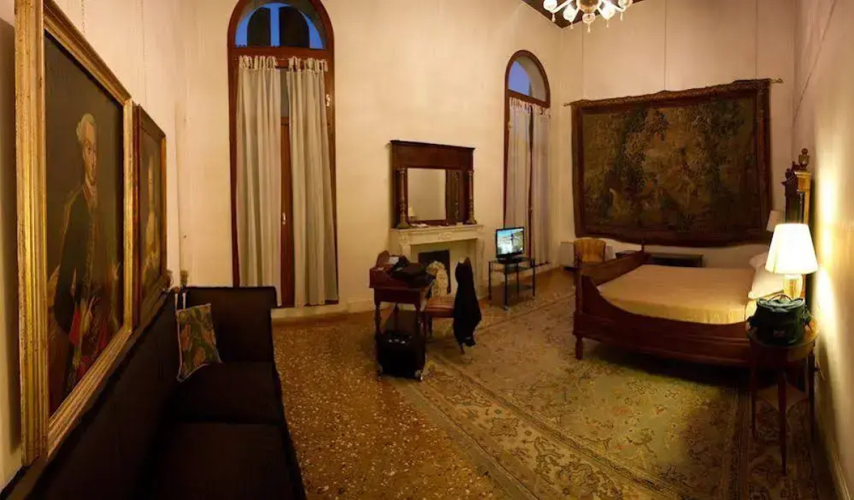 Palazzo Contarini Della Porta Di Ferro