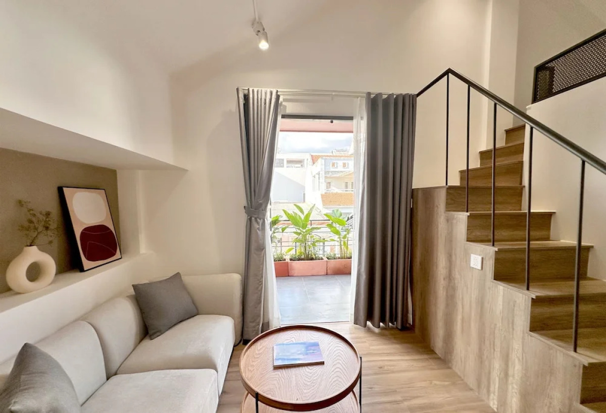 Kin Wander Tan Phong, The Moonage