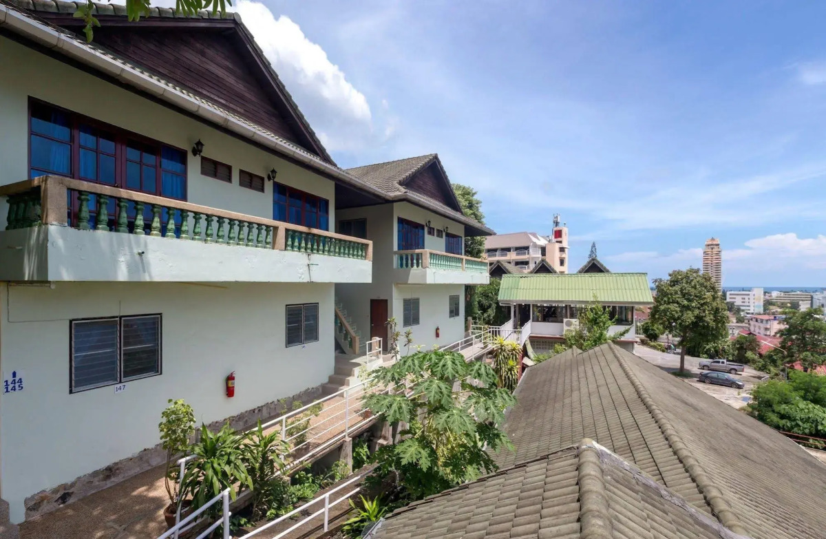 Royal Crown Hotel & Palm Spa Resort