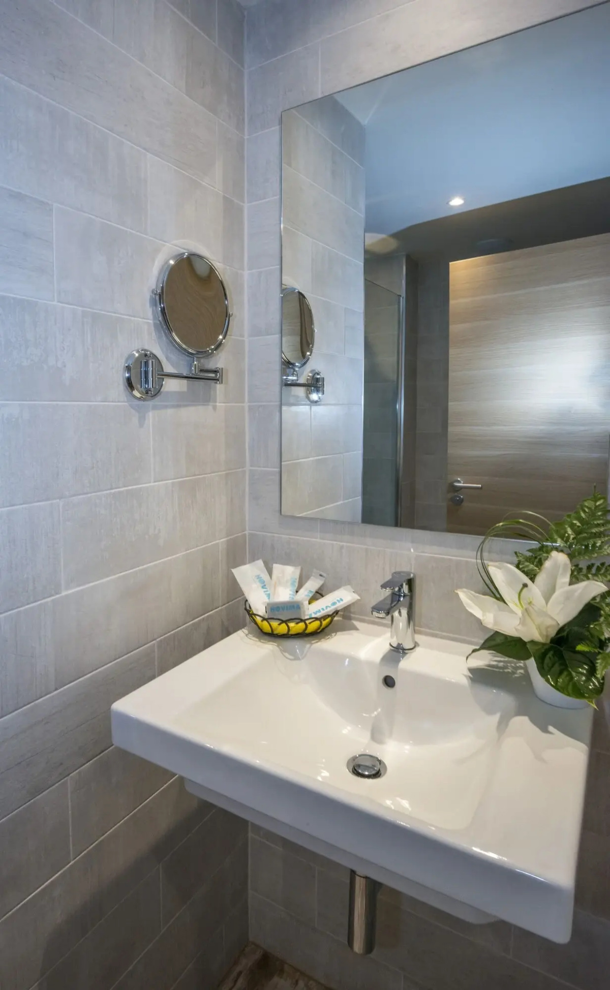 Отель HOVIMA La Pinta Beachfront Family