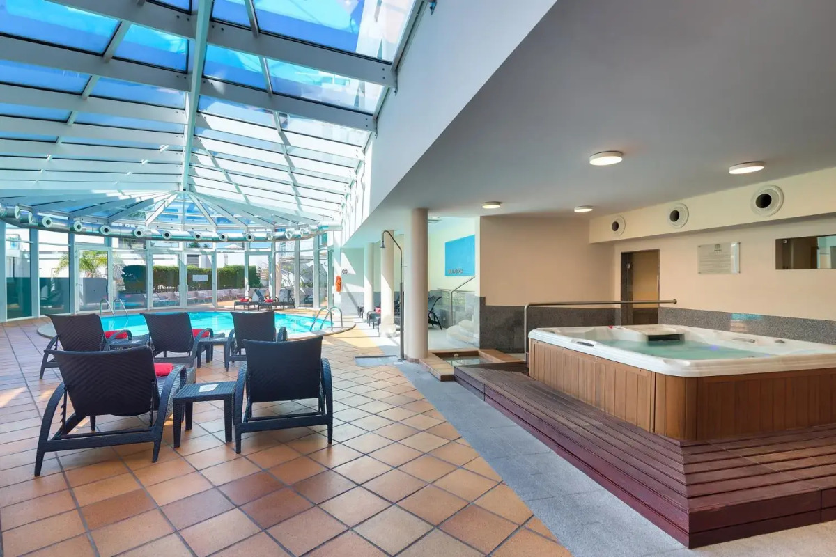 Four Views Monumental Lido