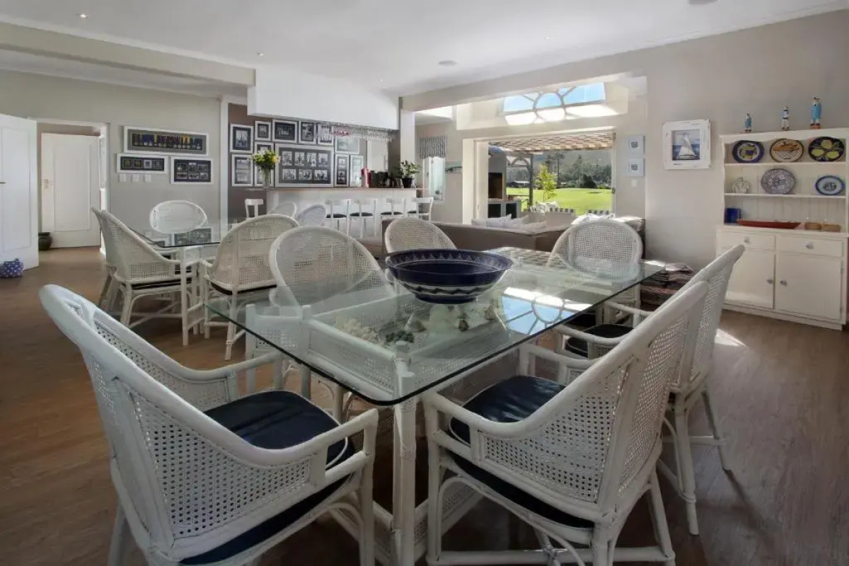 19th Hole Guest Lodge