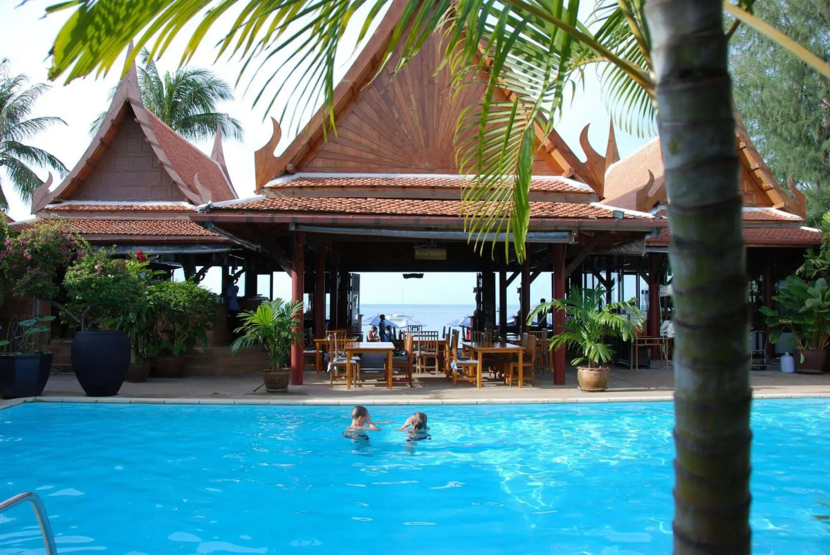 White House Beach Resort And Spa