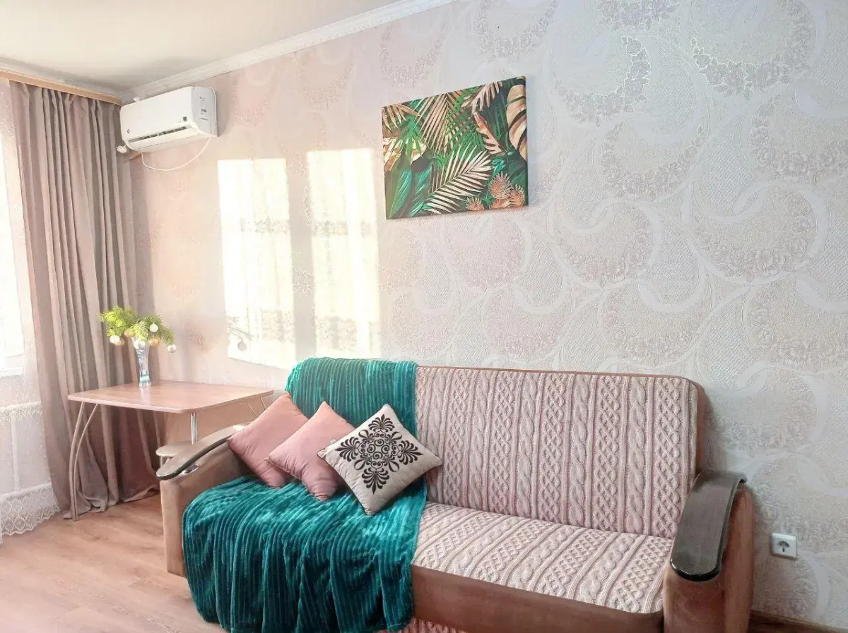 Апартаменты на проспекте Победы 174/1