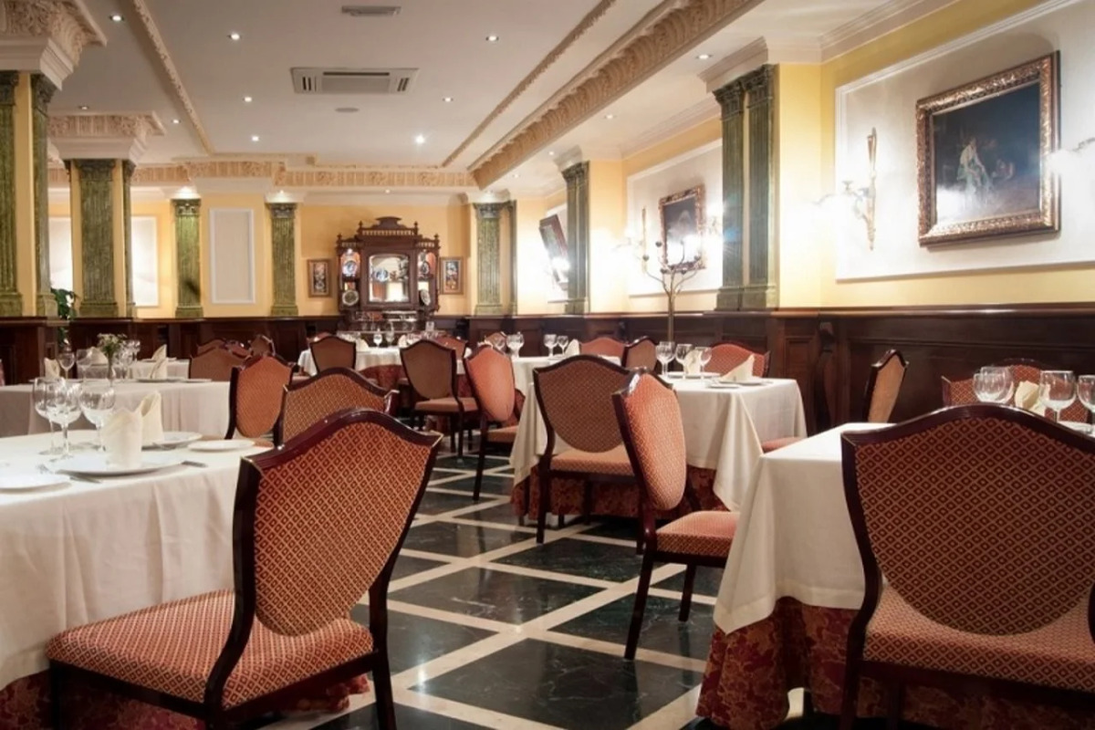 Отель Reina Cristina