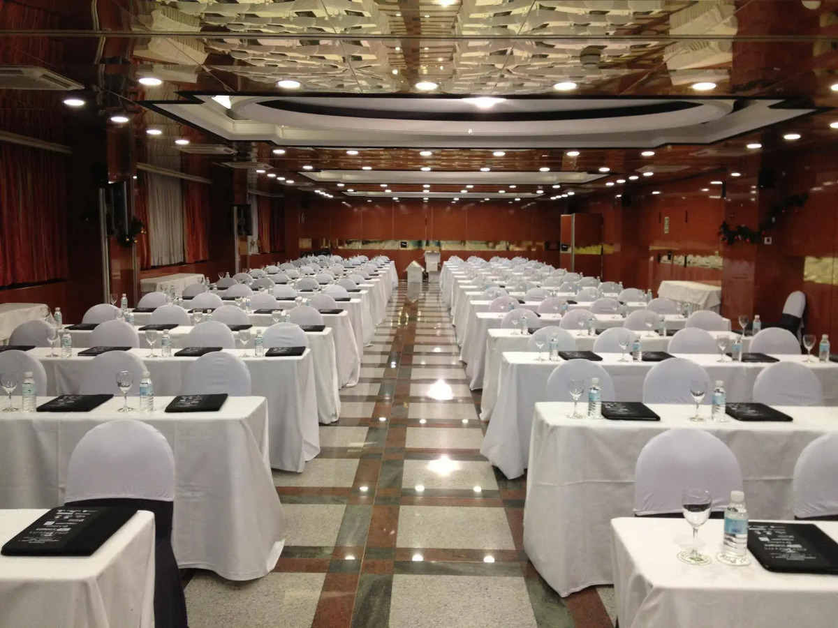 Suites Plaza Hotel & Wellness