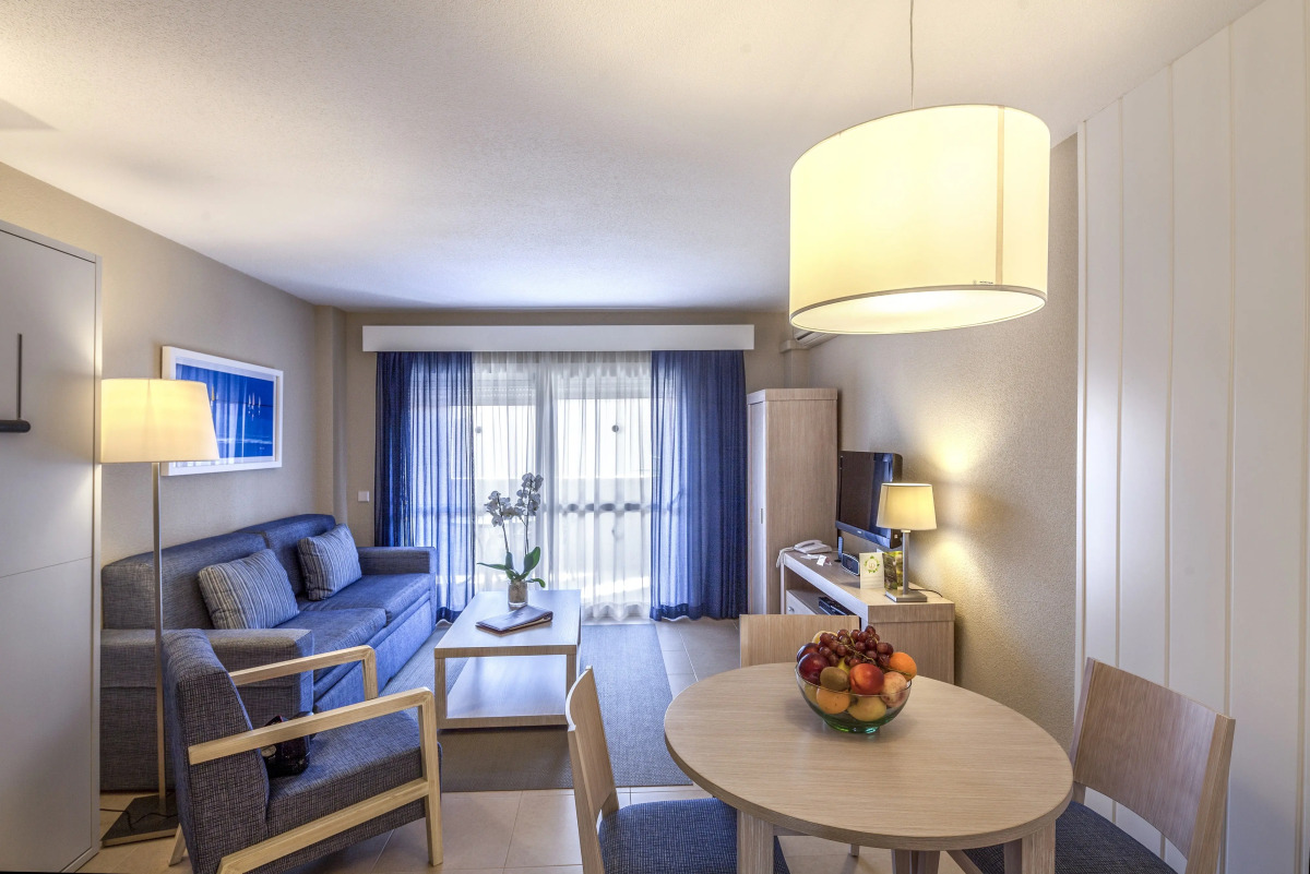 Отель Los Amigos Beach Club