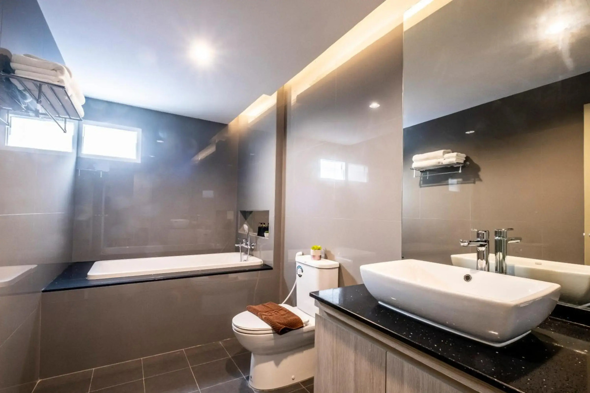 Sinsuvarn Airport Suite