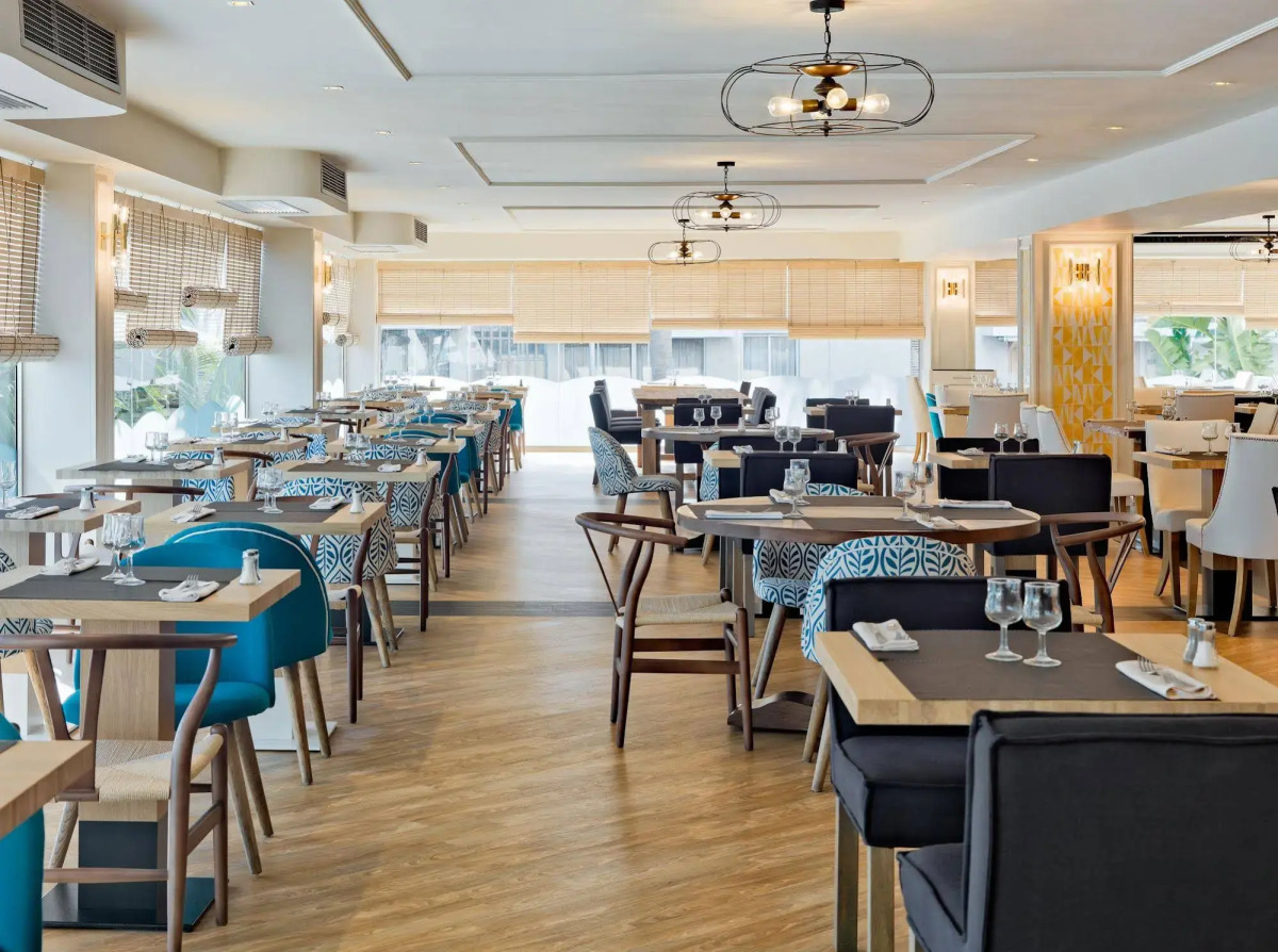 H10 Delfín - Adults Only