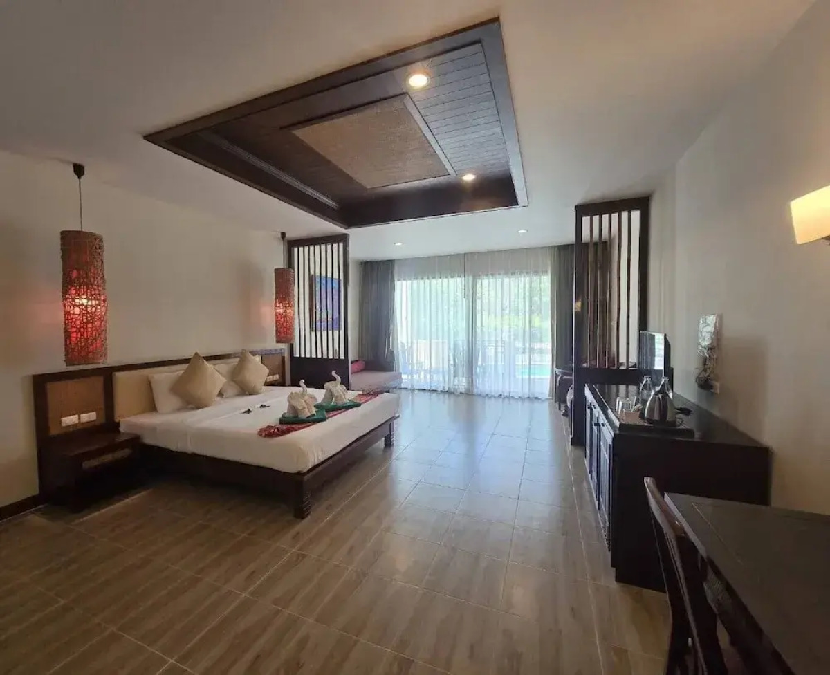 Hotel and Beach Bungalow at Lanta Resort