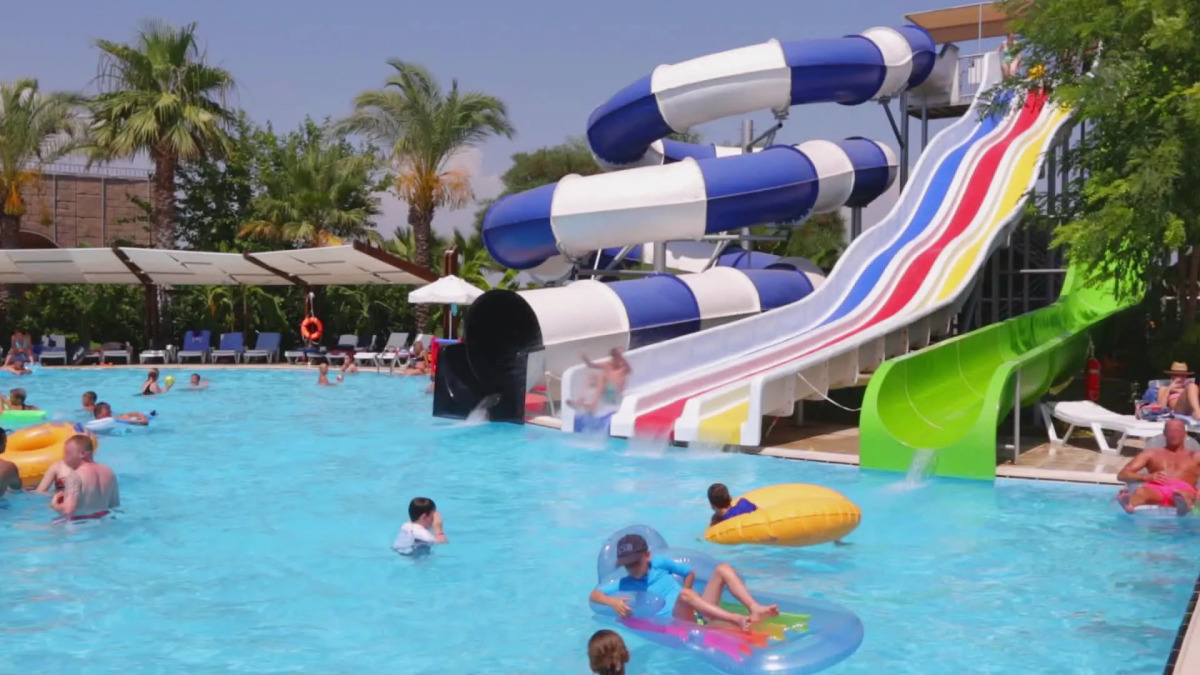 Saturn Palace Resort 