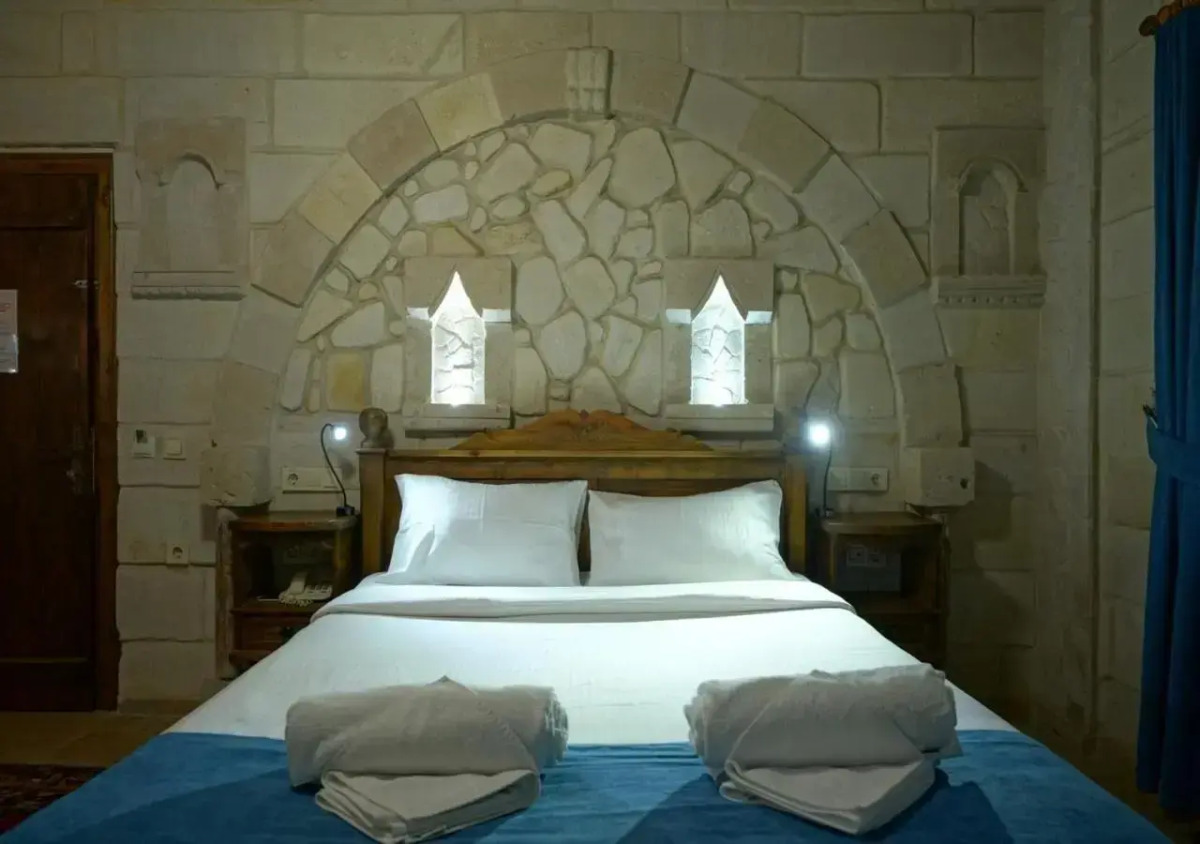 ShoeString Stone House