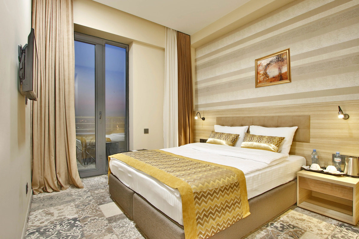 Амери Плаза