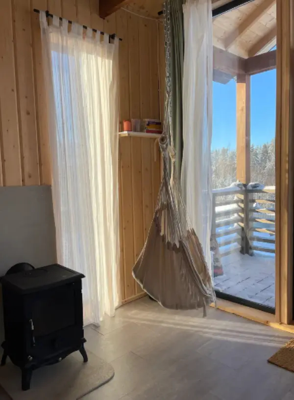 Черный домик