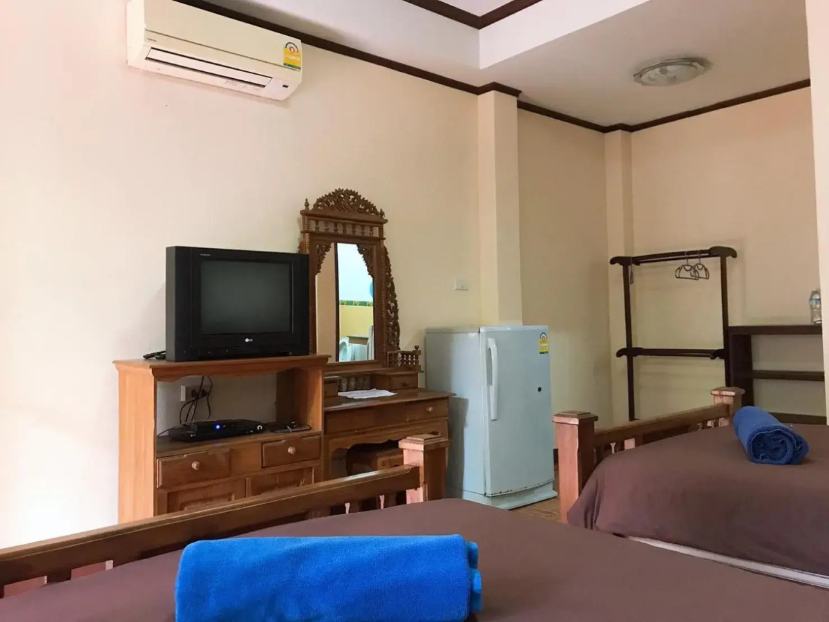 Jungle Hut Bungalows & Hotel