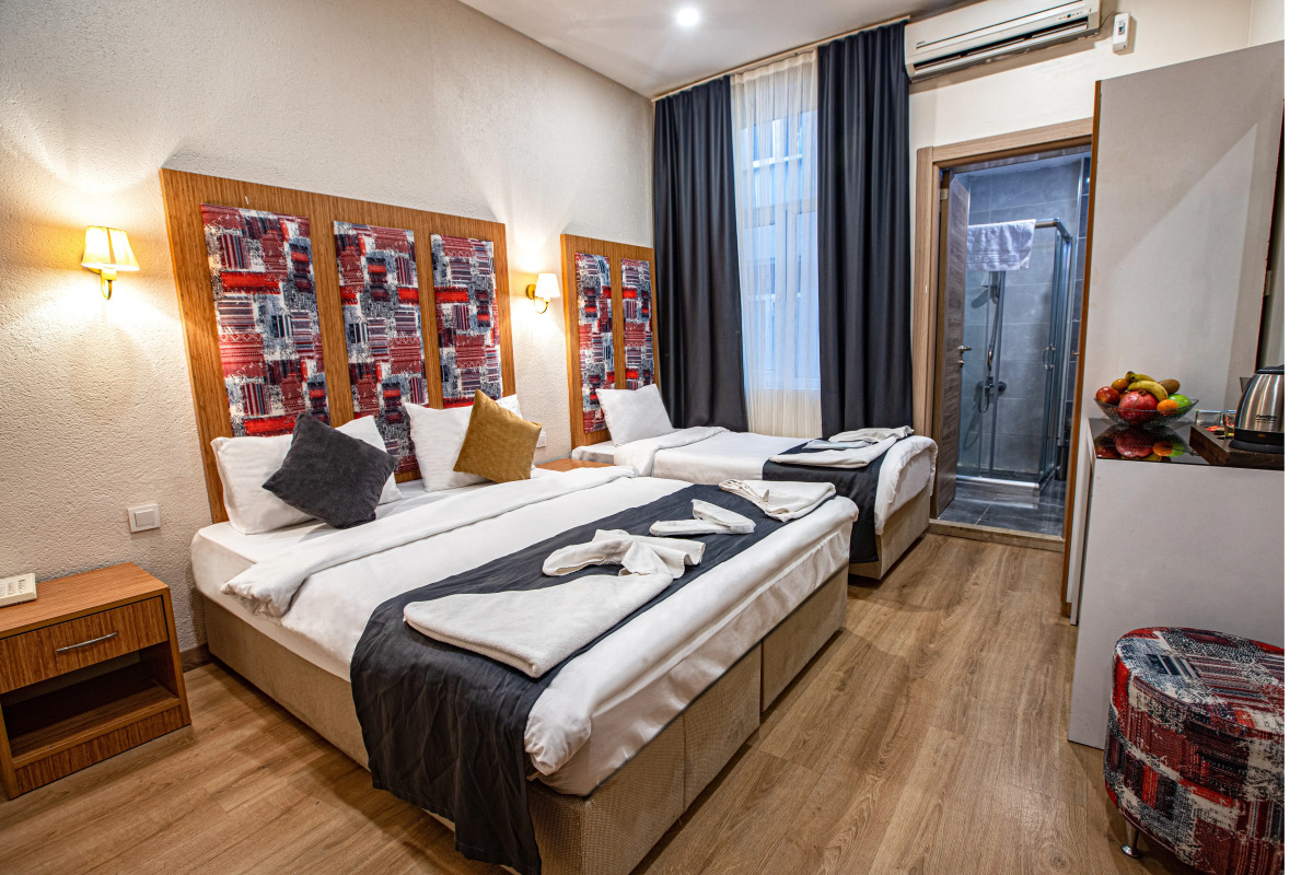 La Pazza Suites Hotel