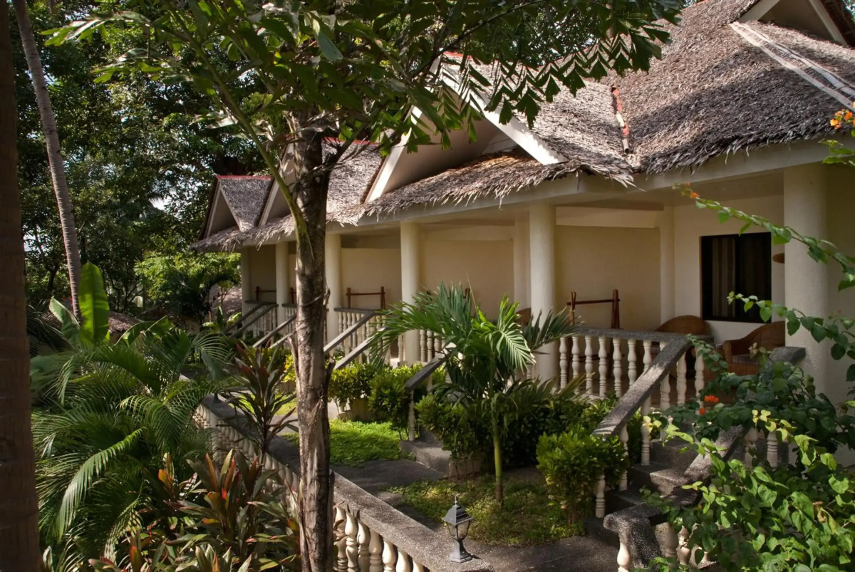 Easy Diving and Beach Resort