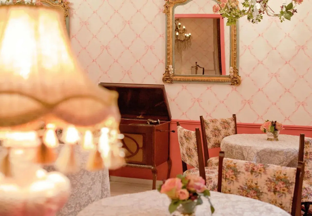 The Elliot - Adults only