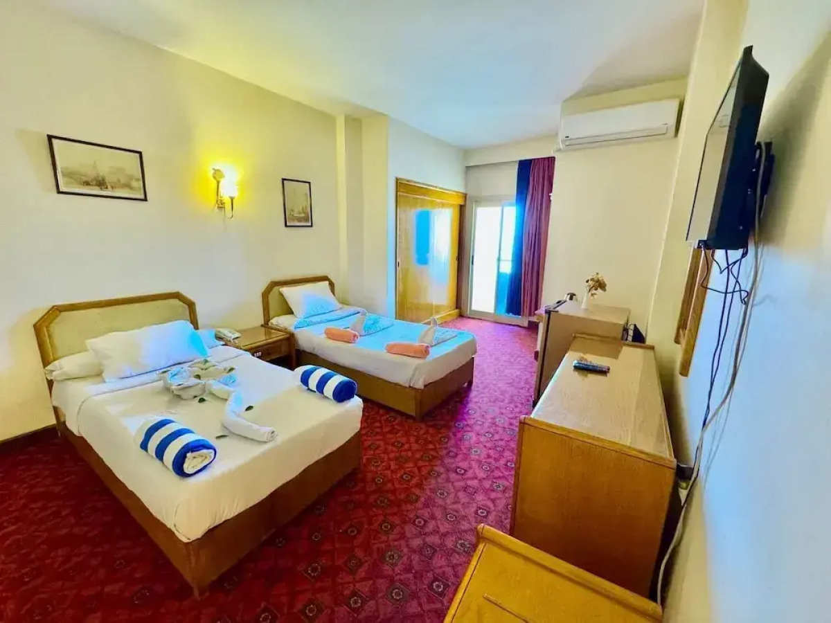 Queens Valley Hotel, Restaurants, Bars and Spa Luxor