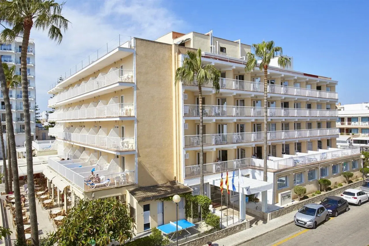 Universal Hotel Bikini